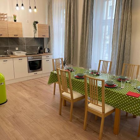 Gesamte Unterkunft Fuer 6 Personen Wina Bagian luar foto