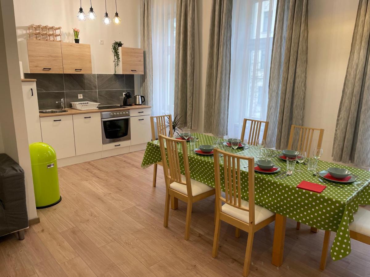 Gesamte Unterkunft Fuer 6 Personen Wina Bagian luar foto